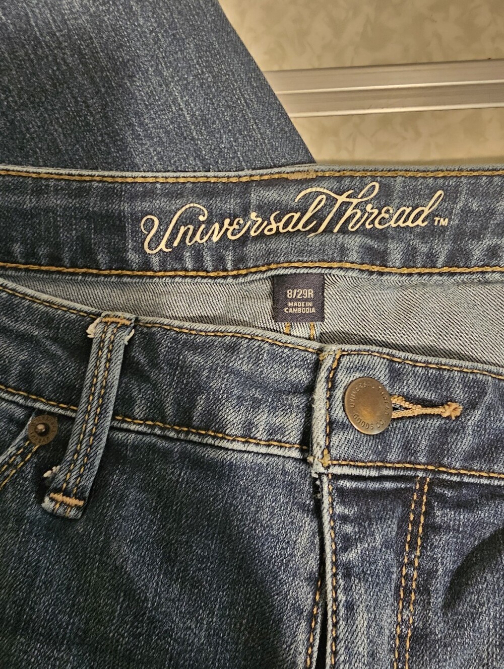 Universal Thread Indigo Blue Straight-Leg Denim Jeans Sz. 8/29R